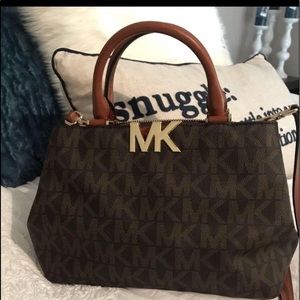 Michael Kors 👜 *excellent pre owned condition.